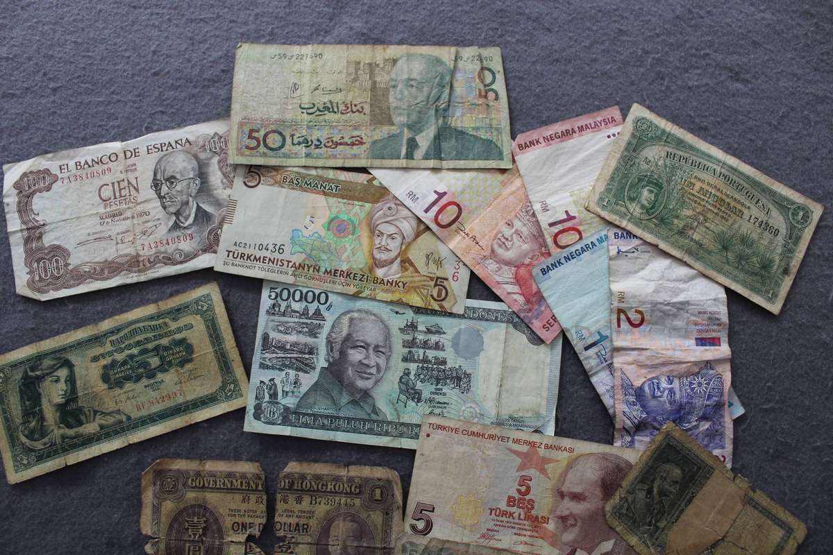 Mixed world bank notes x 14