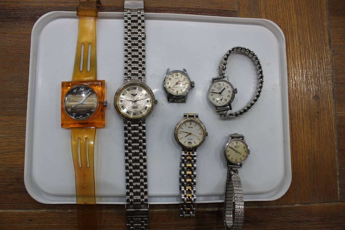 Watches x 6 - 2 working - take all for R 220!