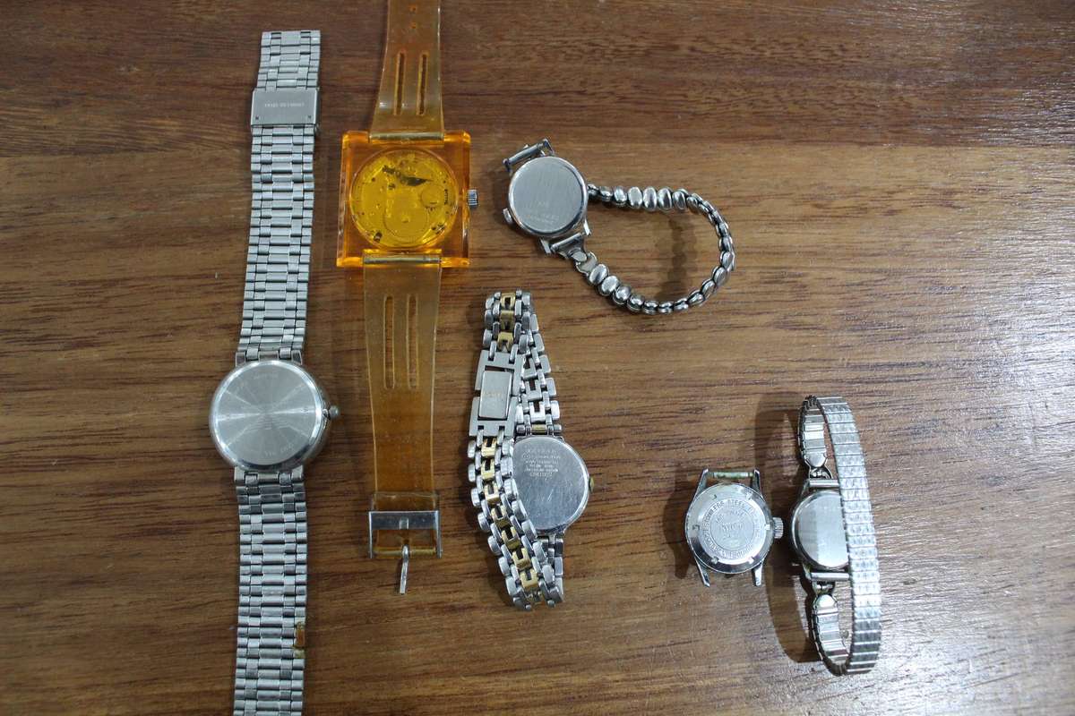 Watches x 6 - 2 working - take all for R 220!