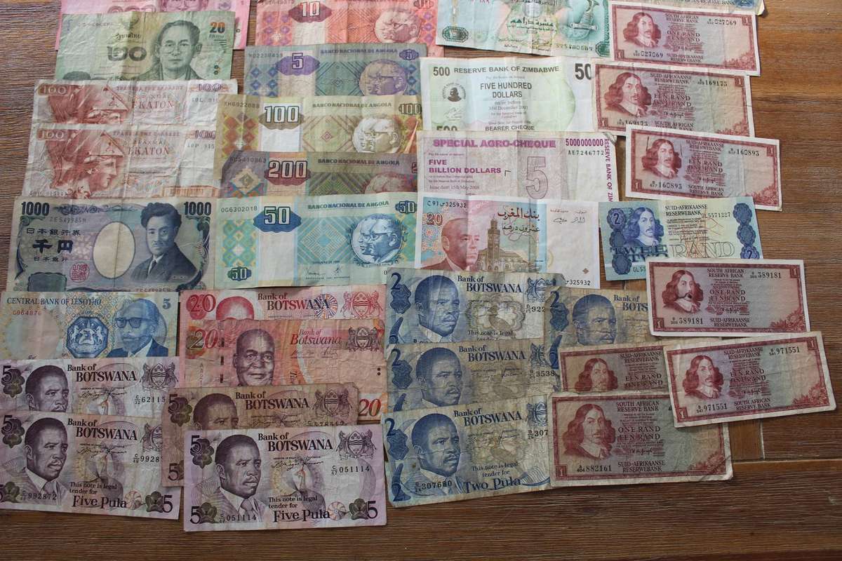 Bank notes, mixed x 38 - all R 250!!