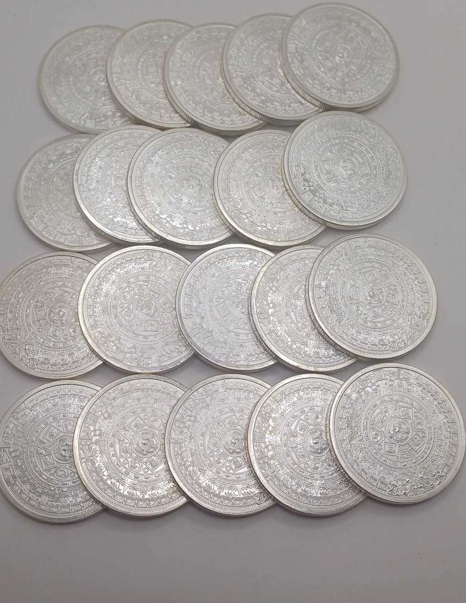 20x1Oz .999 Silver Azet calender coin bid per coin to take the lot Seller to pay silver within 48 ho