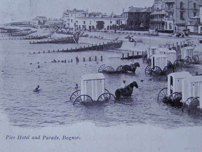 Antique British POSTCARD - Pier Hotel and Parade, Bognor 1904