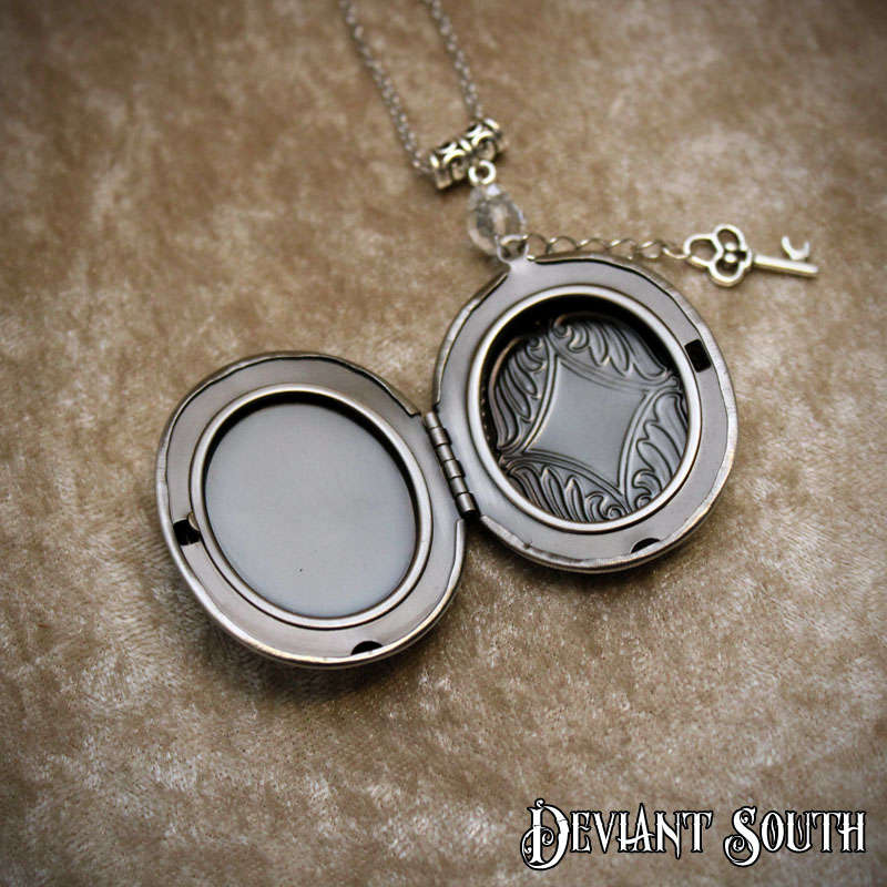 Deviant South Fabulous Feline Cameo Locket, Silver 1.8mm Stainless Steel Chain