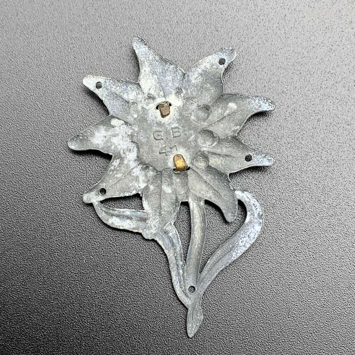 WW2 German Army 'Edelweiss' Mountain Troopers Cap Badge (Gebirgsjager)