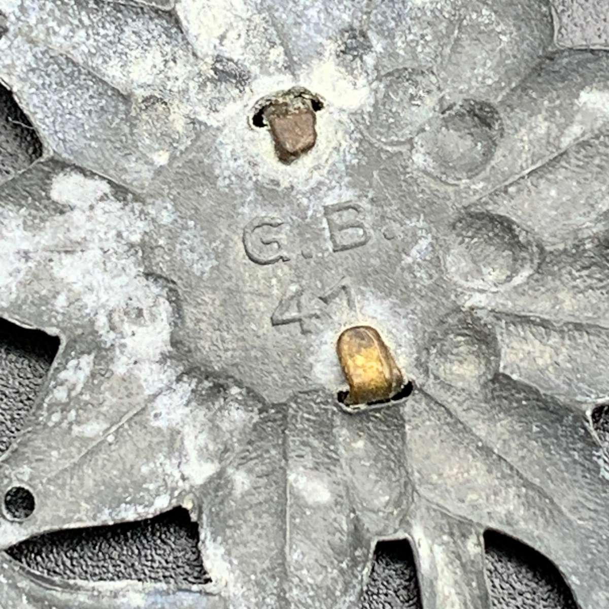 WW2 German Army 'Edelweiss' Mountain Troopers Cap Badge (Gebirgsjager)
