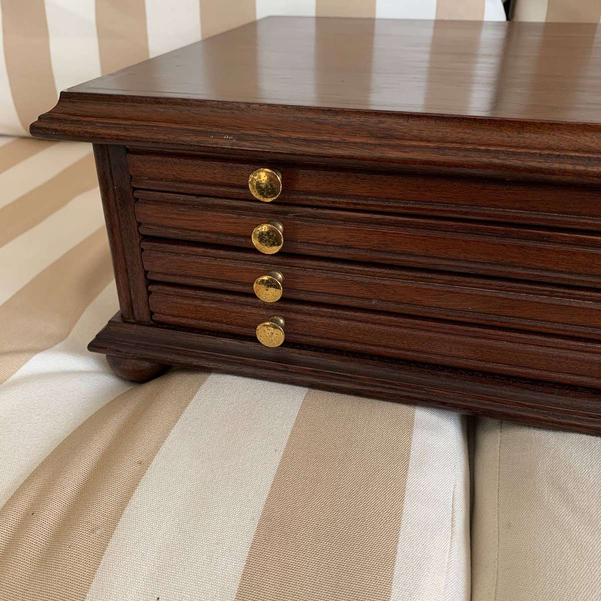 Top Quality Wooden Coin Cabinet (4 x Drawer)