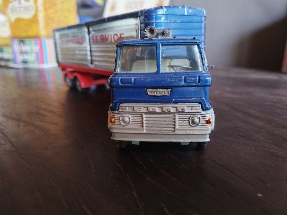 Corgi Toys EXPRESS Service truck and Trailer