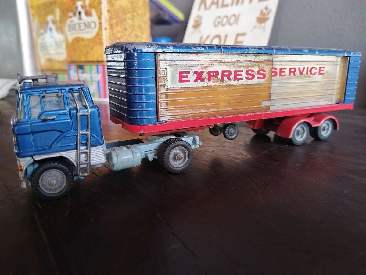 Corgi Toys EXPRESS Service truck and Trailer