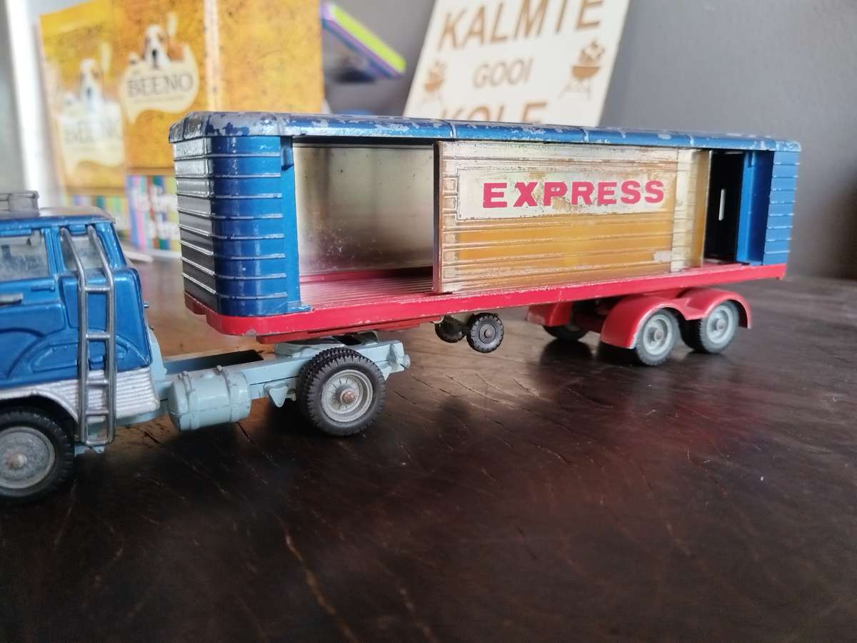 Corgi Toys EXPRESS Service truck and Trailer