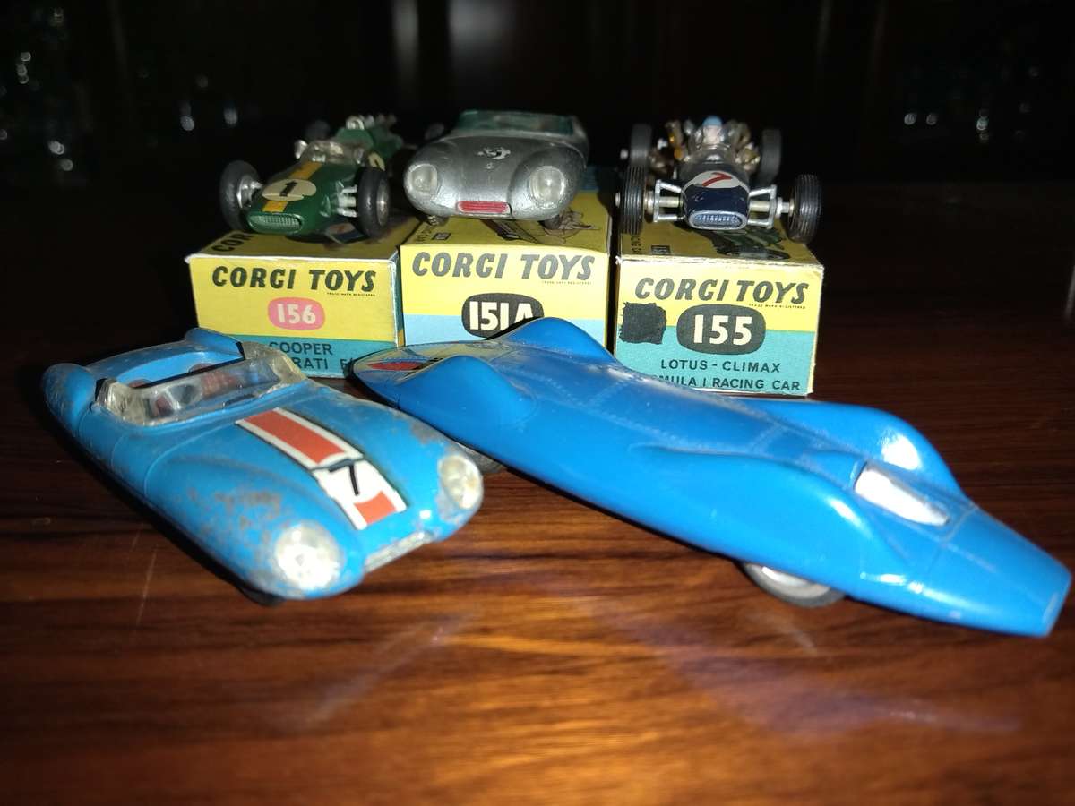 Corgi Toys RACING TEAM 5 cars