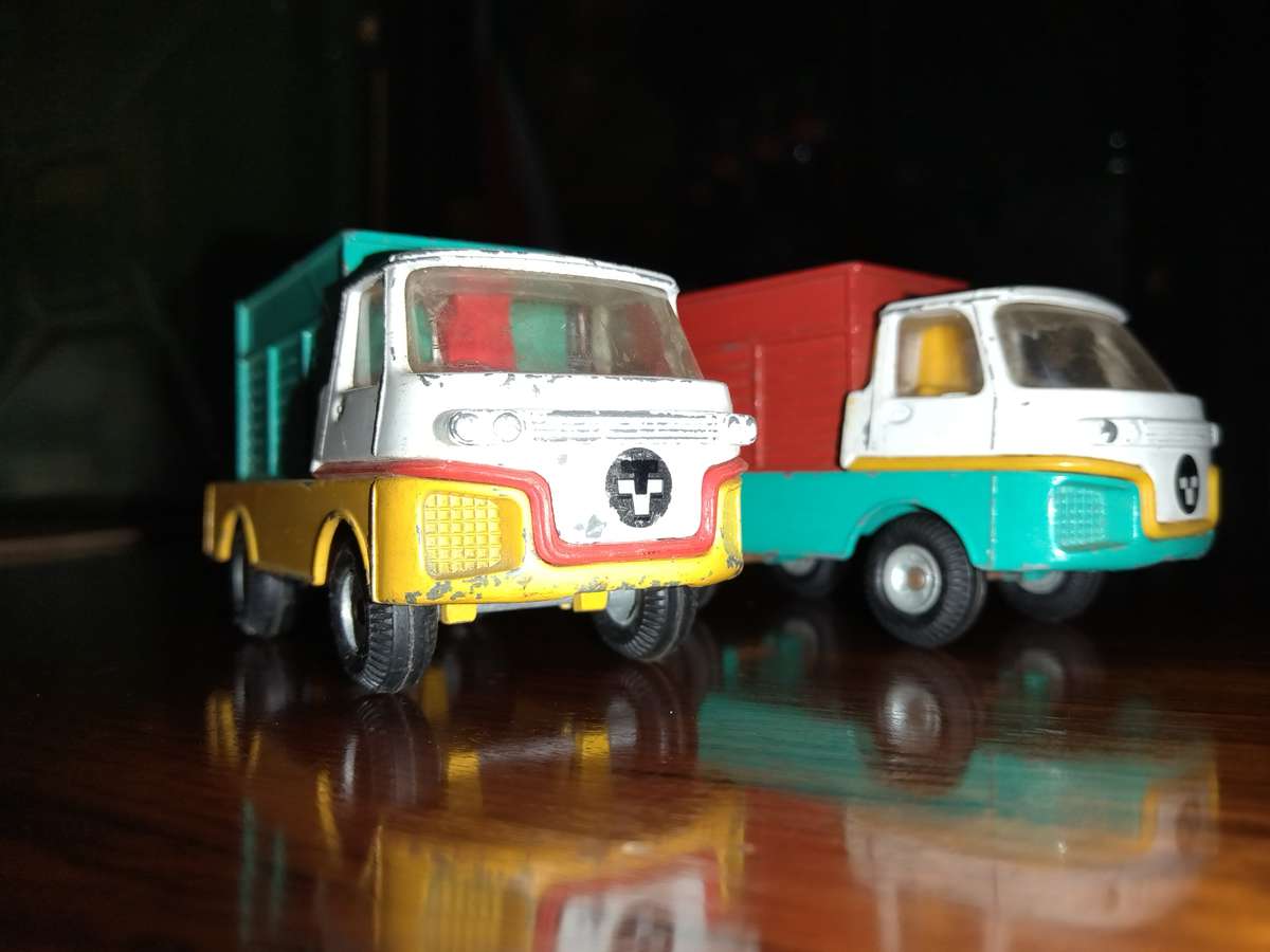 2 x Qualitoys by CORGI TOYS TURBINE TRUCKS