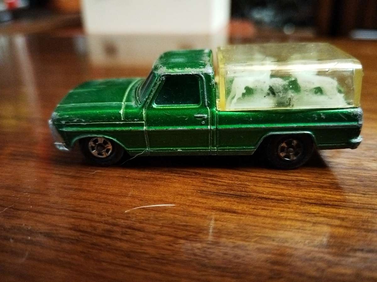 2 x MATCHBOX FORD Trucks