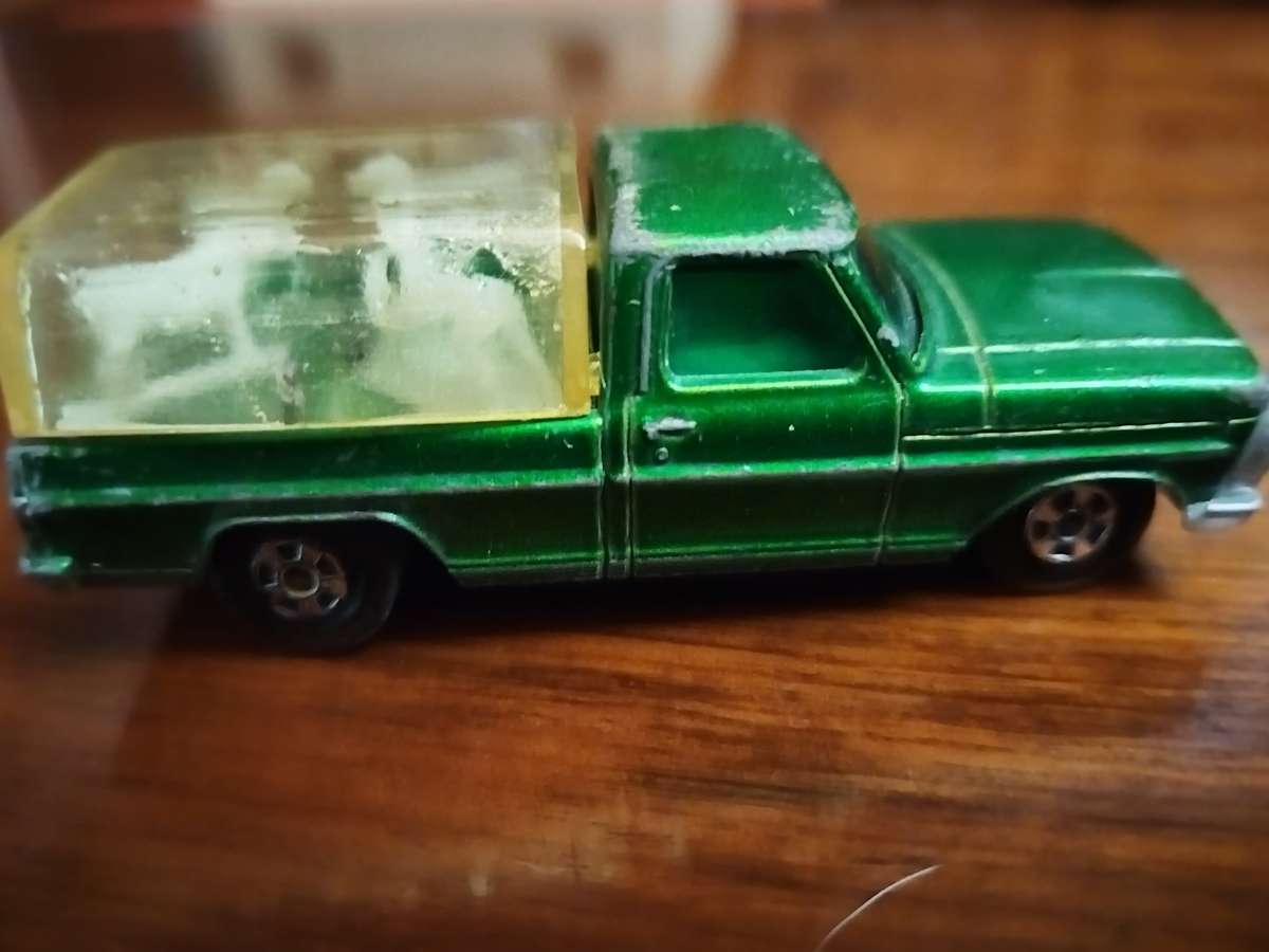 2 x MATCHBOX FORD Trucks