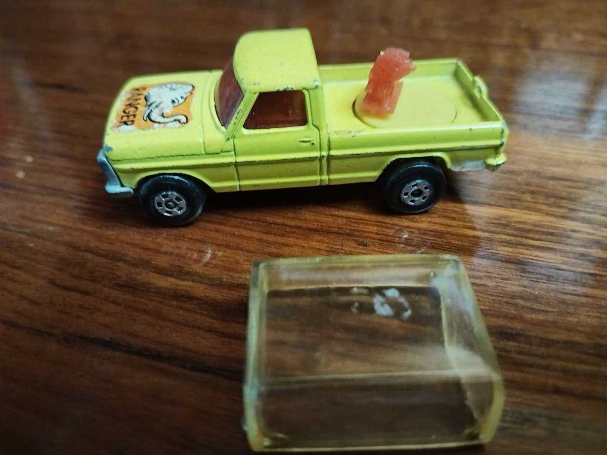 2 x MATCHBOX FORD Trucks