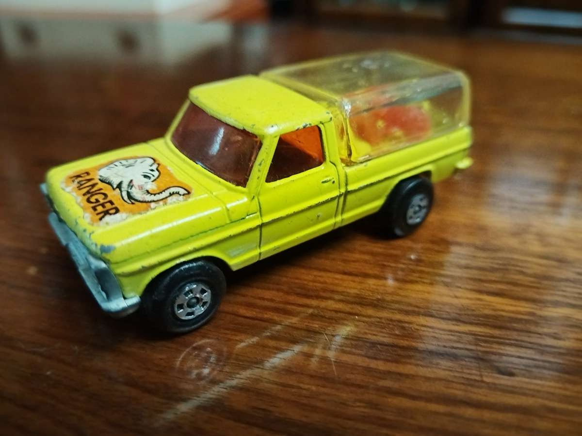 2 x MATCHBOX FORD Trucks