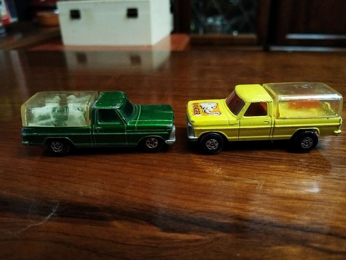 2 x MATCHBOX FORD Trucks