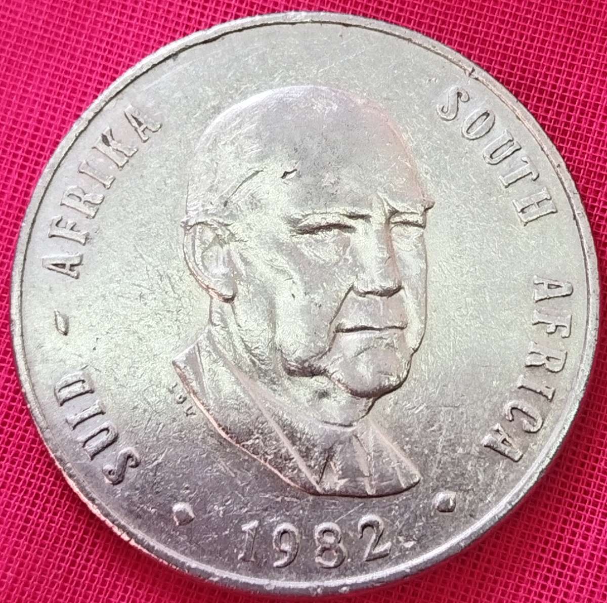 1982  R1   COIN      RSA           SUN16008