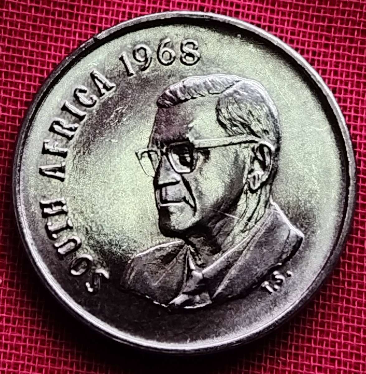 1968   5c   COIN   (English)       SUN16197