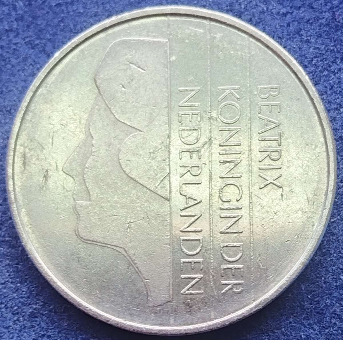 1982      2½ Gulden - Beatrix     Netherlands          SUN16456~