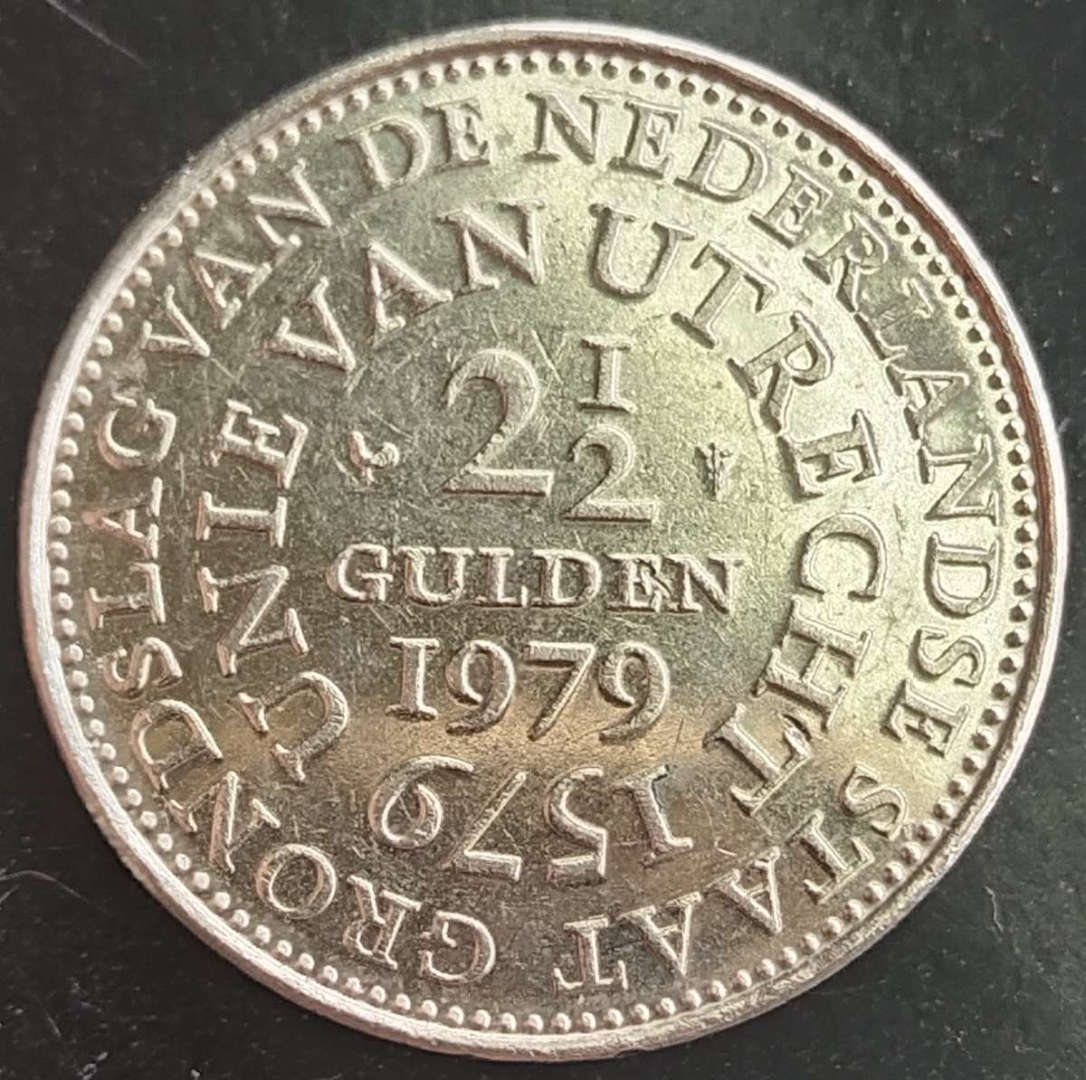 1979      2½ Gulden - Beatrix     Netherlands          SUN16464