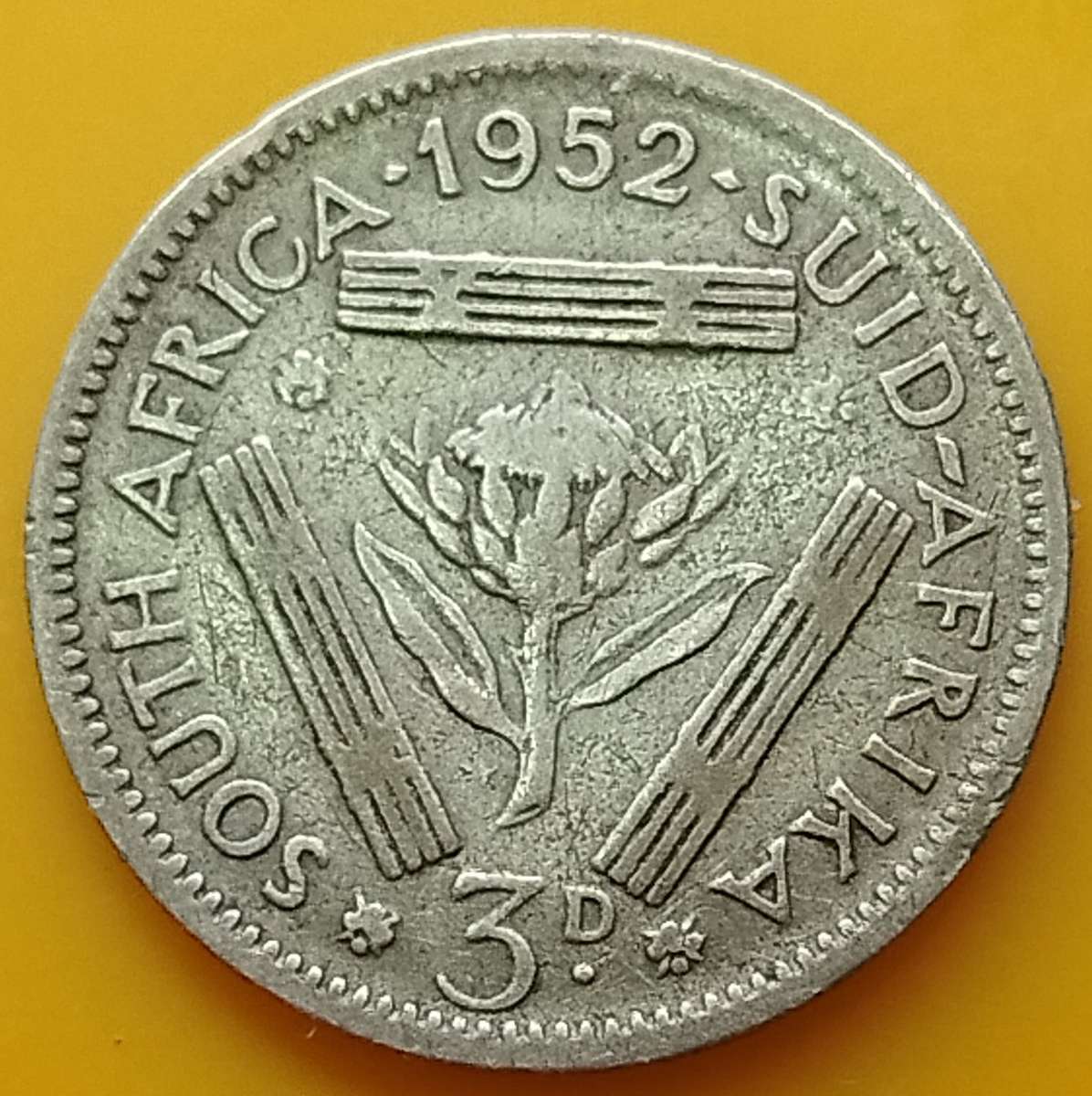 1952  Threepence Coin   (SILVER   0.500)             SUN16823