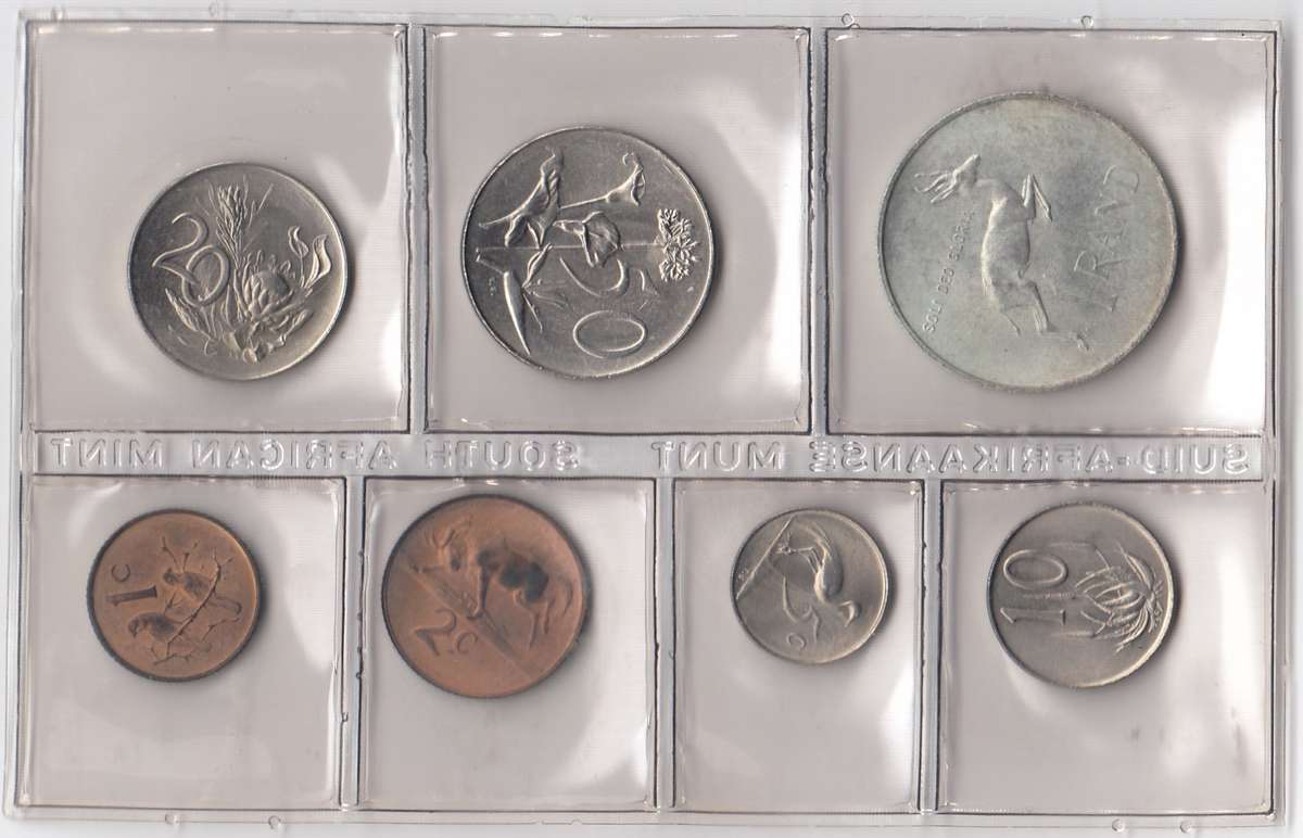 1967 MINT PACK UNC WITH SILVER R1 COIN (English)     RSA