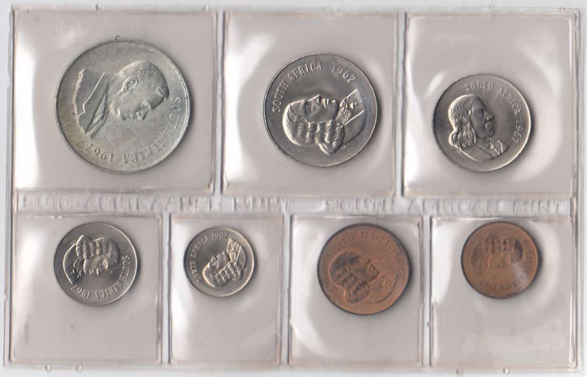 1967 MINT PACK UNC WITH SILVER R1 COIN (English)     RSA