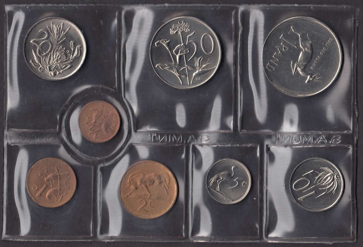 1977 MINT PACK UNC With 1/2 Cent Coin  Sealed    1977-074