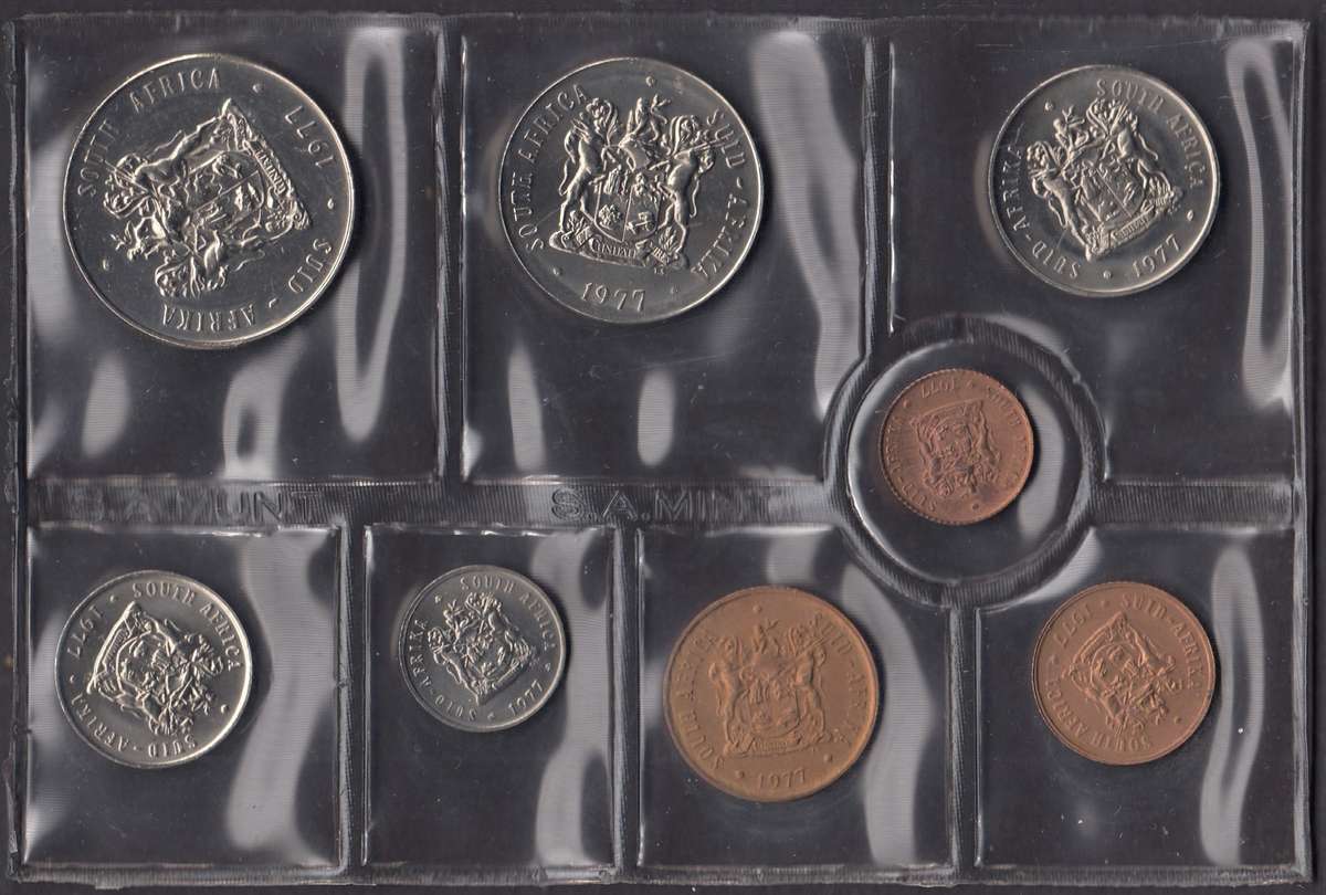 1977 MINT PACK UNC With 1/2 Cent Coin  Sealed    1977-074