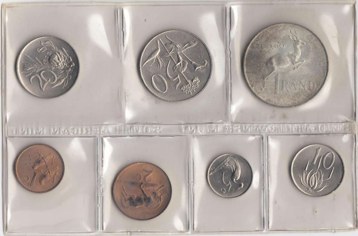 1967 MINT PACK UNC WITH SILVER R1 COIN (English)     1967-108