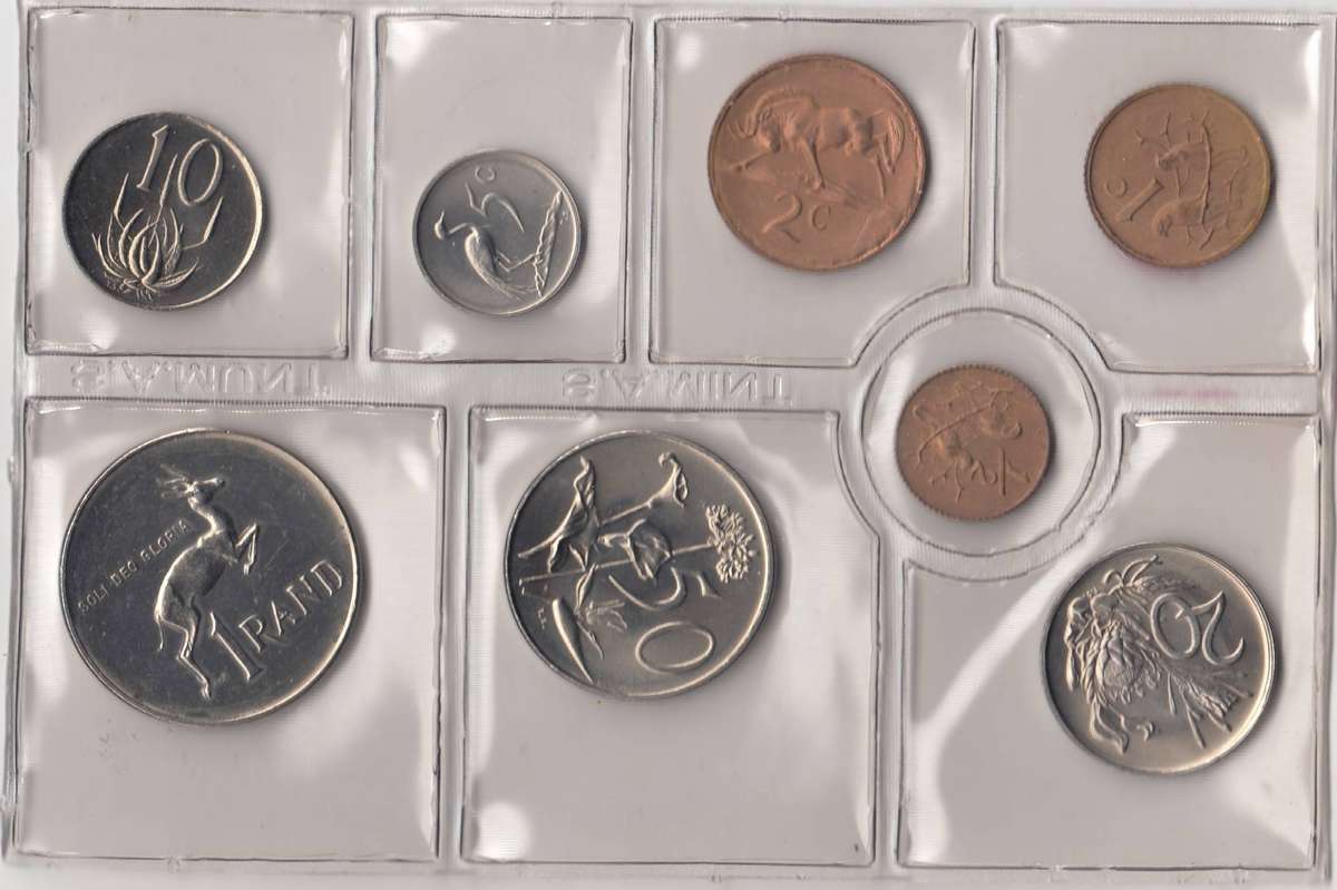 1977 MINT PACK UNC With 1/2 Cent Coin  Sealed    1977-191