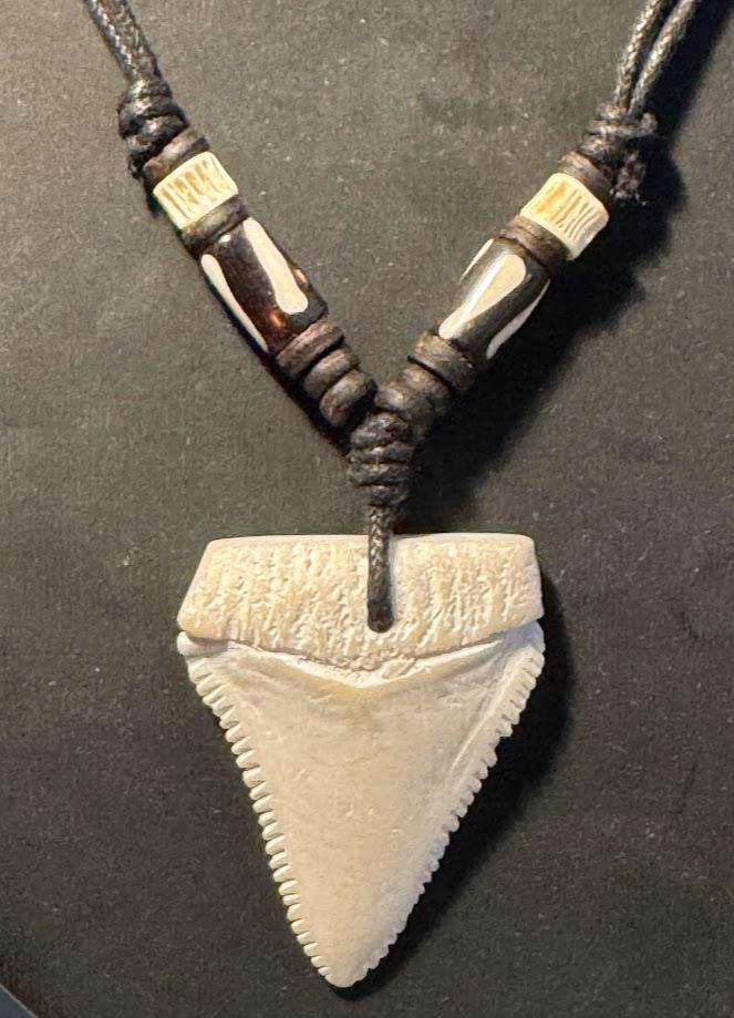 Great White SHARK TOOTH PENDANT NECKLACE Replica