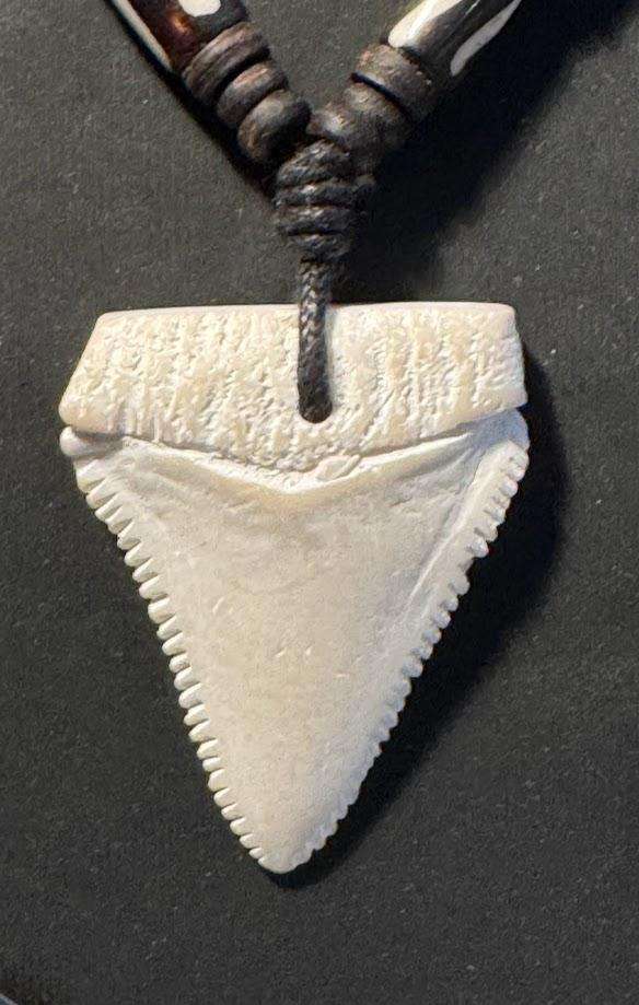 Great White SHARK TOOTH PENDANT NECKLACE Replica
