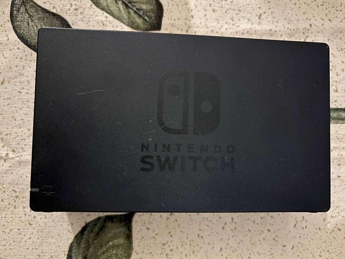 Nintendo Switch V1 complete, with case + 128 GB micro SD card