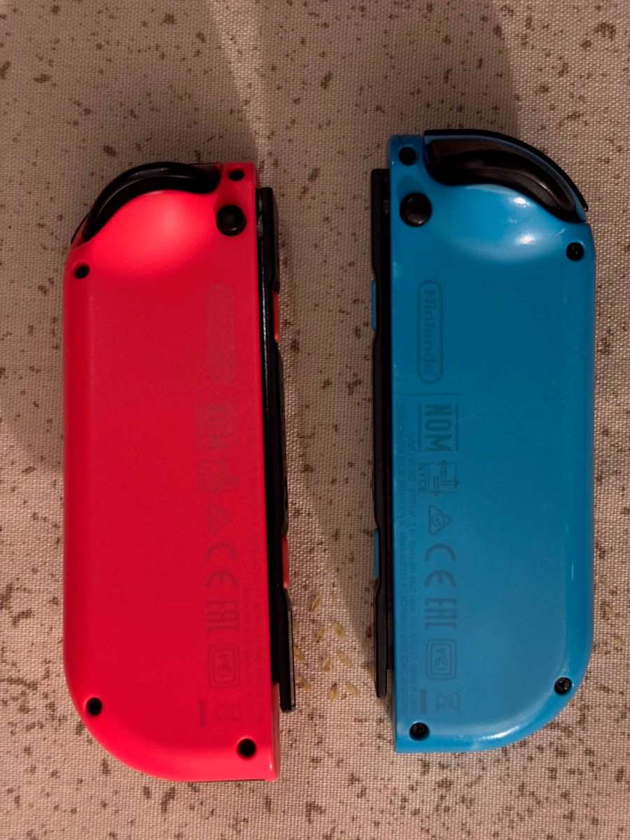 Nintendo Switch V1 complete, with case + 128 GB micro SD card