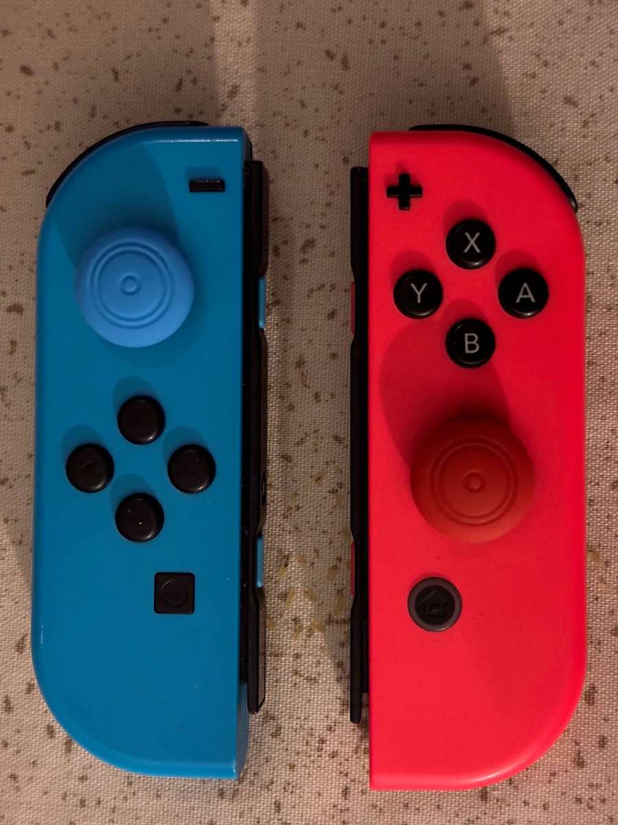 Nintendo Switch V1 complete, with case + 128 GB micro SD card