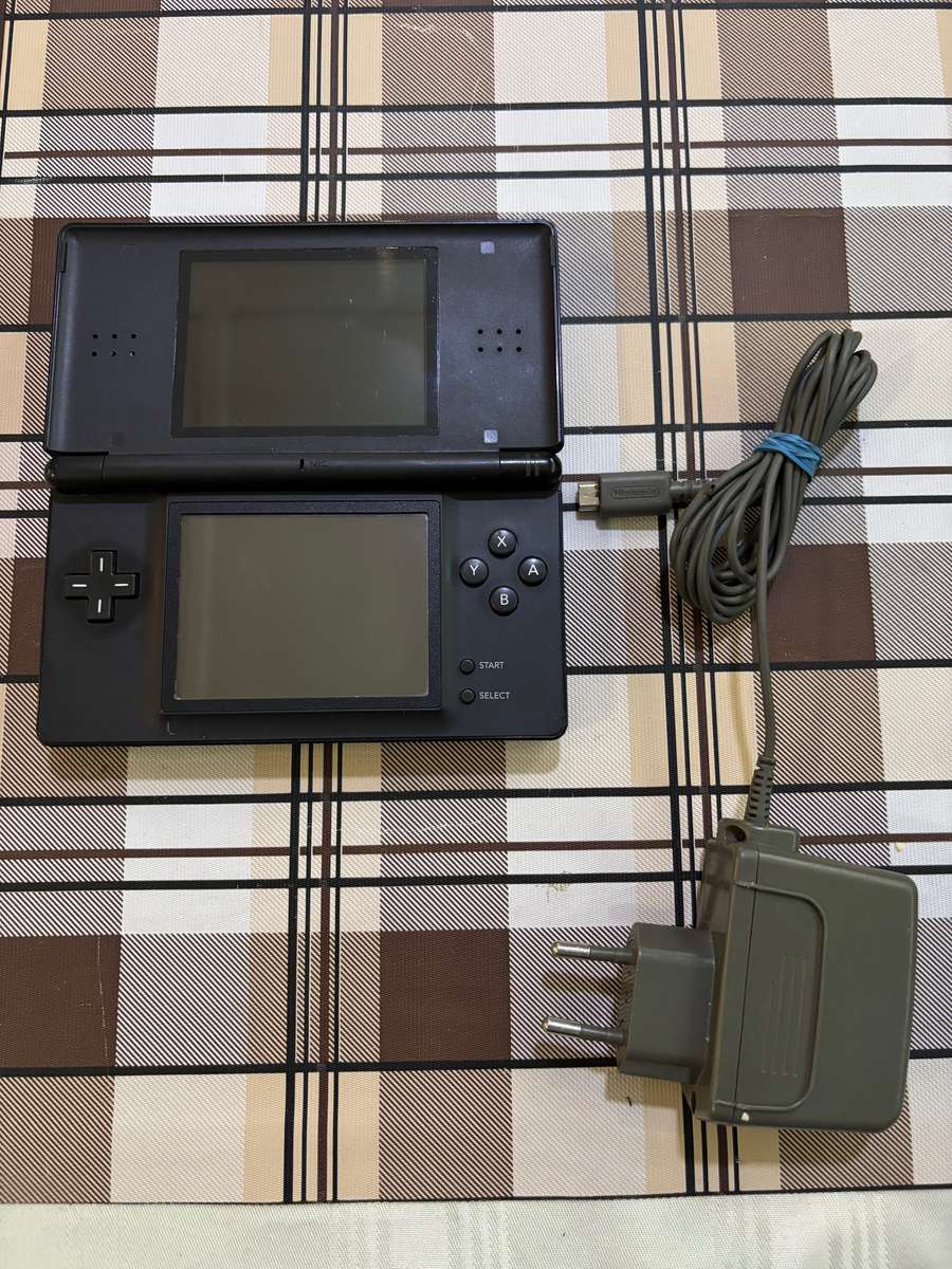 black Nintendo DS Lite with charger, stylus & free game