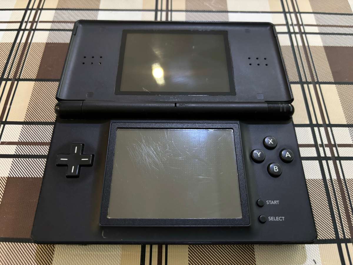 black Nintendo DS Lite with charger, stylus & free game