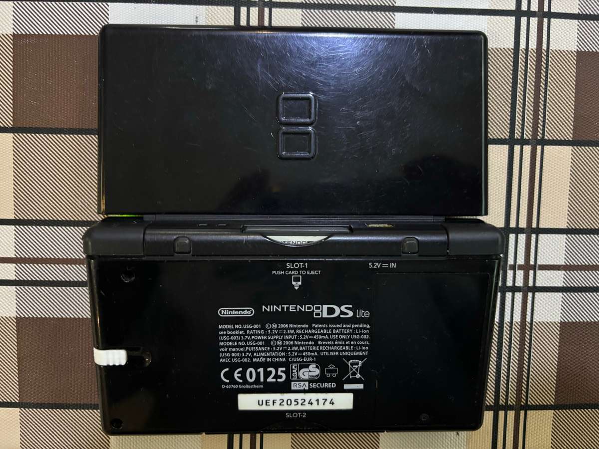 black Nintendo DS Lite with charger, stylus & free game
