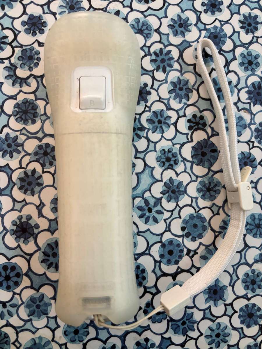 Genuine Nintendo white Wii Remote Plus (also for Wii U)