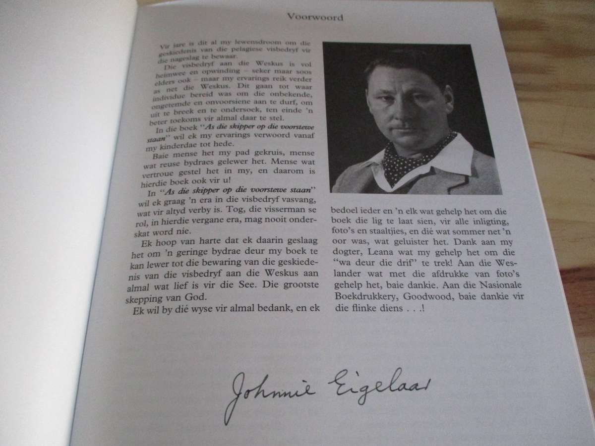 As die Skipper op die Voorstewe Staan. GETEKEN Johnnie Eigelaar