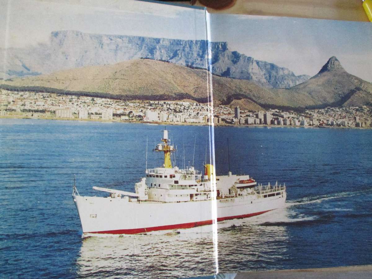 South Africa's FIGHTING SHIPS - Past and Present. By Allan du Toit