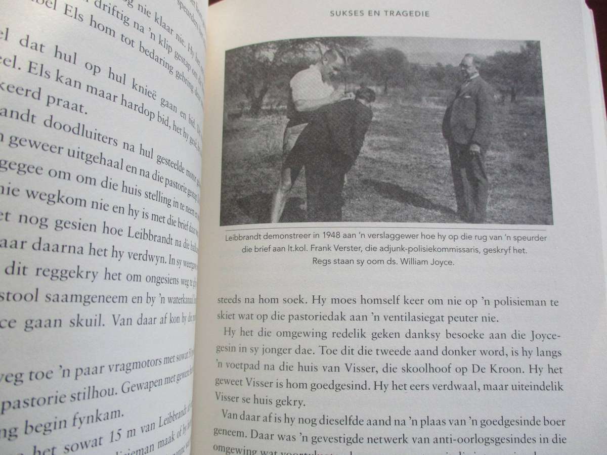 Robey Leibbrandt. 'n Lewe van fanatisme. deur Albert Blake