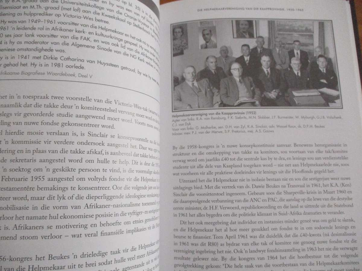 'n Lewende Monument - Die Helpmekaar se eerste honderd jaar 1916-2016