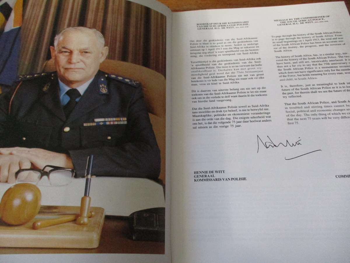 S.A. POLISIE GEDENKALBUM  S.A. POLICE COMMEMORATIVE ALBUM  1913-1988