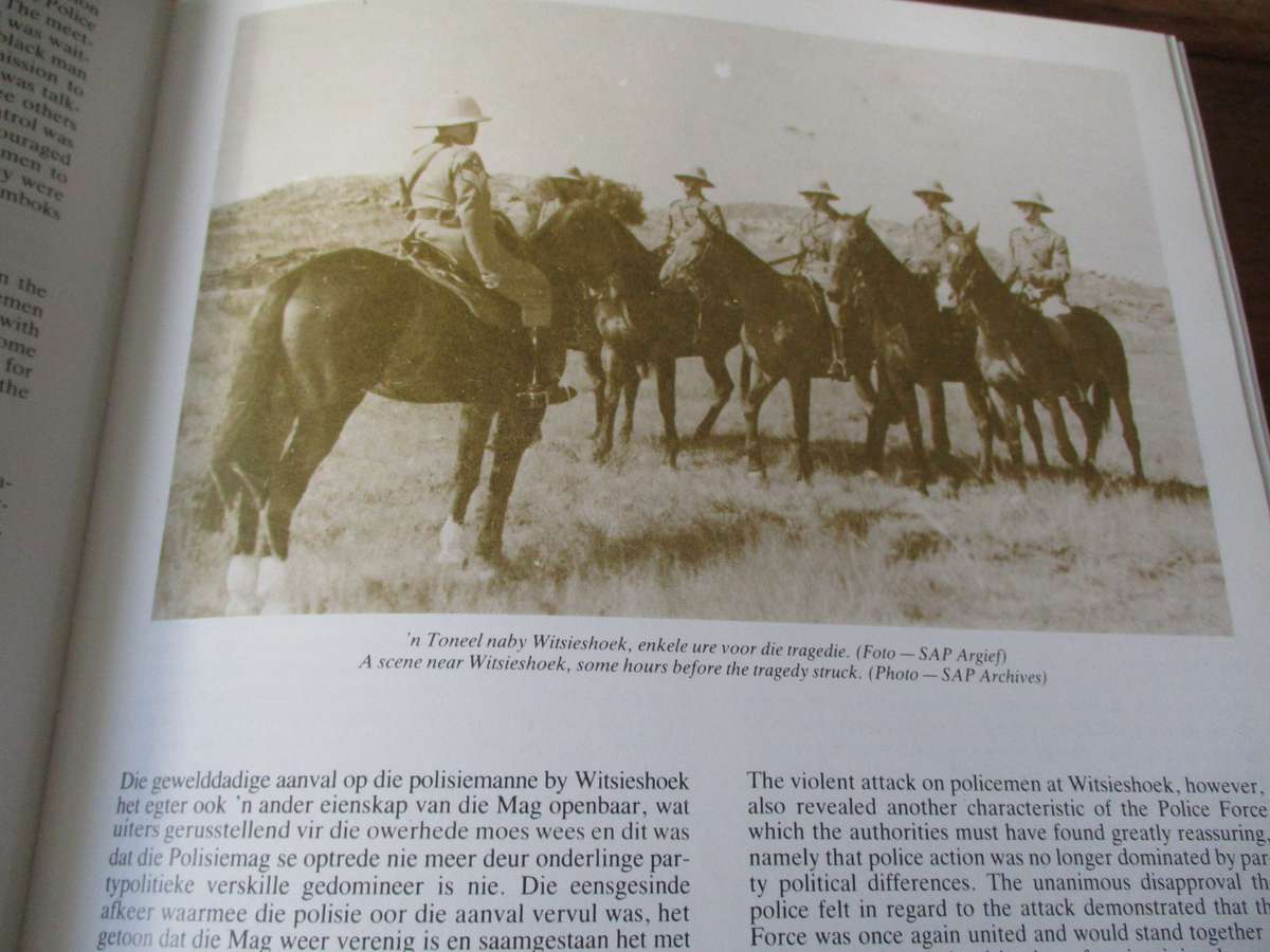 S.A. POLISIE GEDENKALBUM  S.A. POLICE COMMEMORATIVE ALBUM  1913-1988