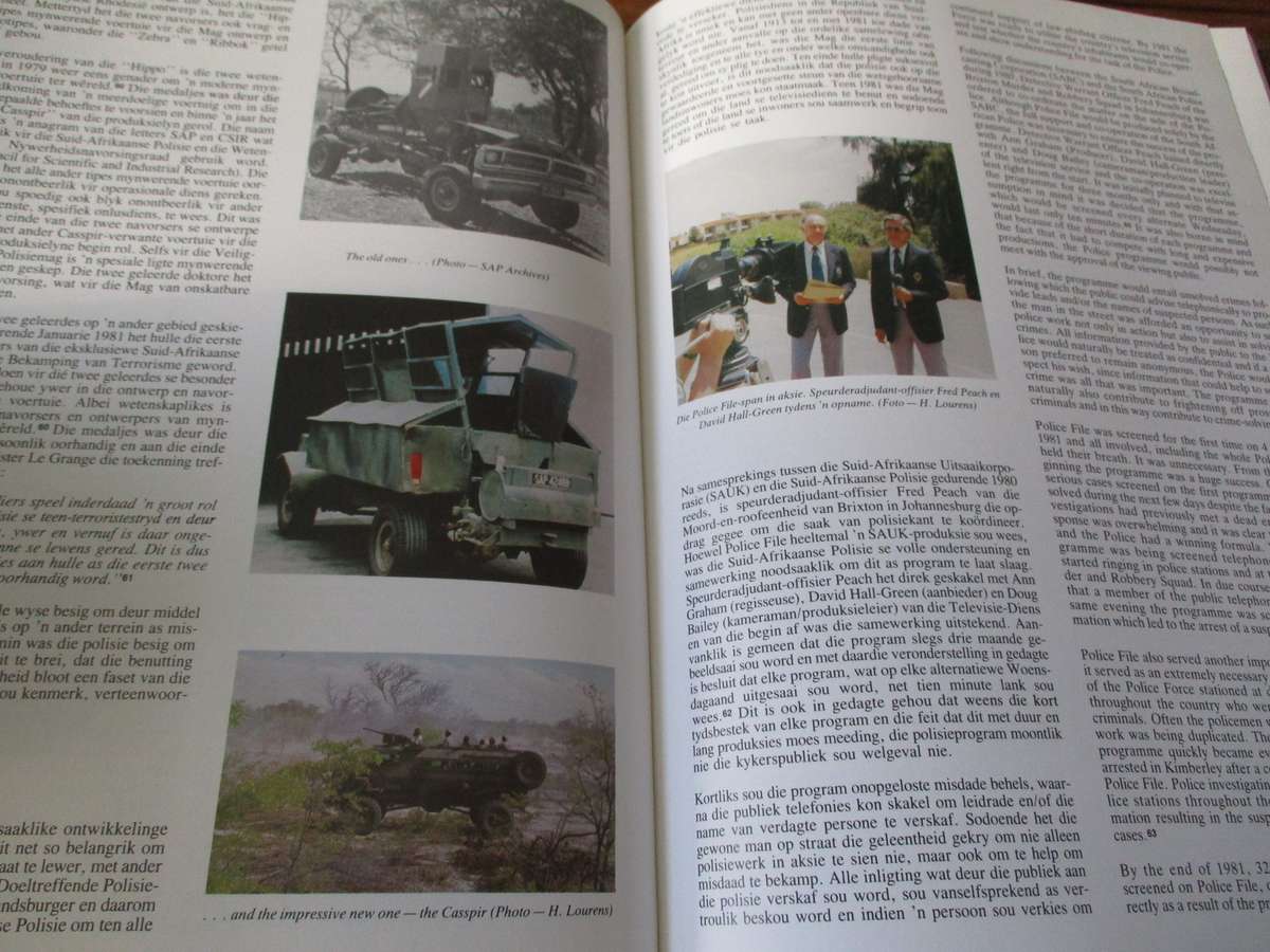 S.A. POLISIE GEDENKALBUM  S.A. POLICE COMMEMORATIVE ALBUM  1913-1988