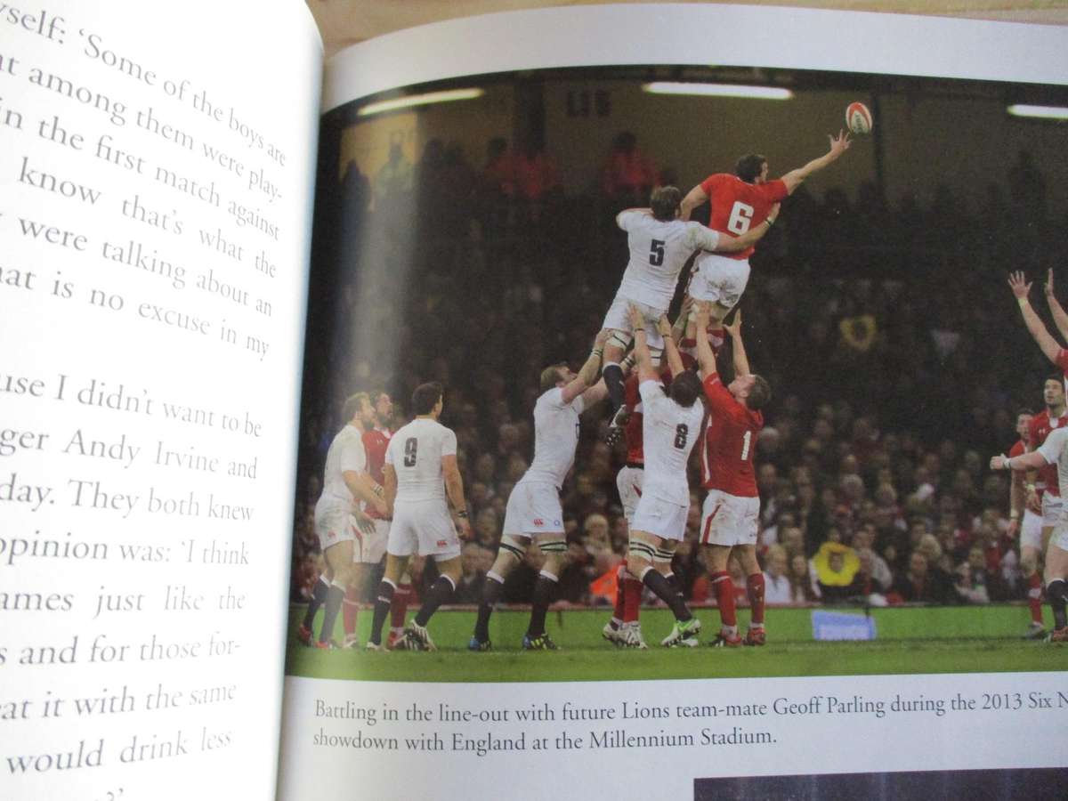 SAM WARBURTON - Lions Triumphant: The Captain's Story