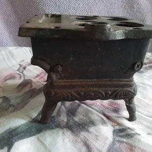 Vintage miniature Queen Anne Stove