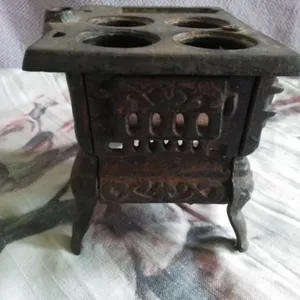 Vintage miniature Queen Anne Stove